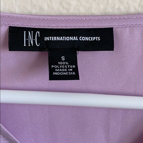 🔹4/$25 Satiny Purple Top - Picture 3 of 9